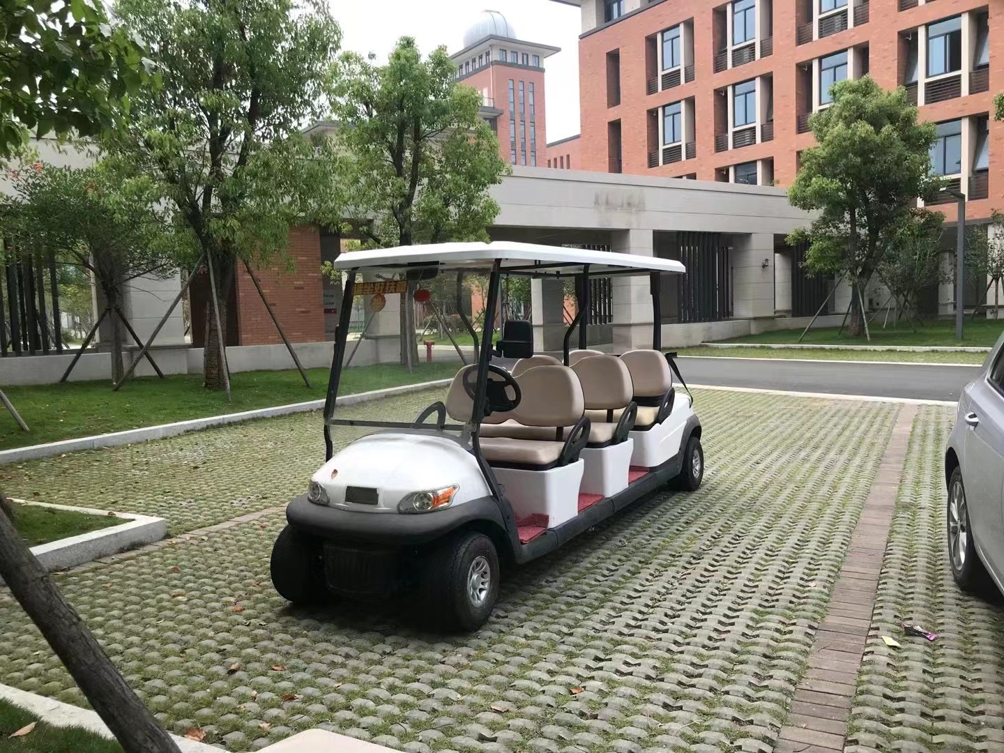 福州長(zhǎng)樂三中高爾夫觀光車